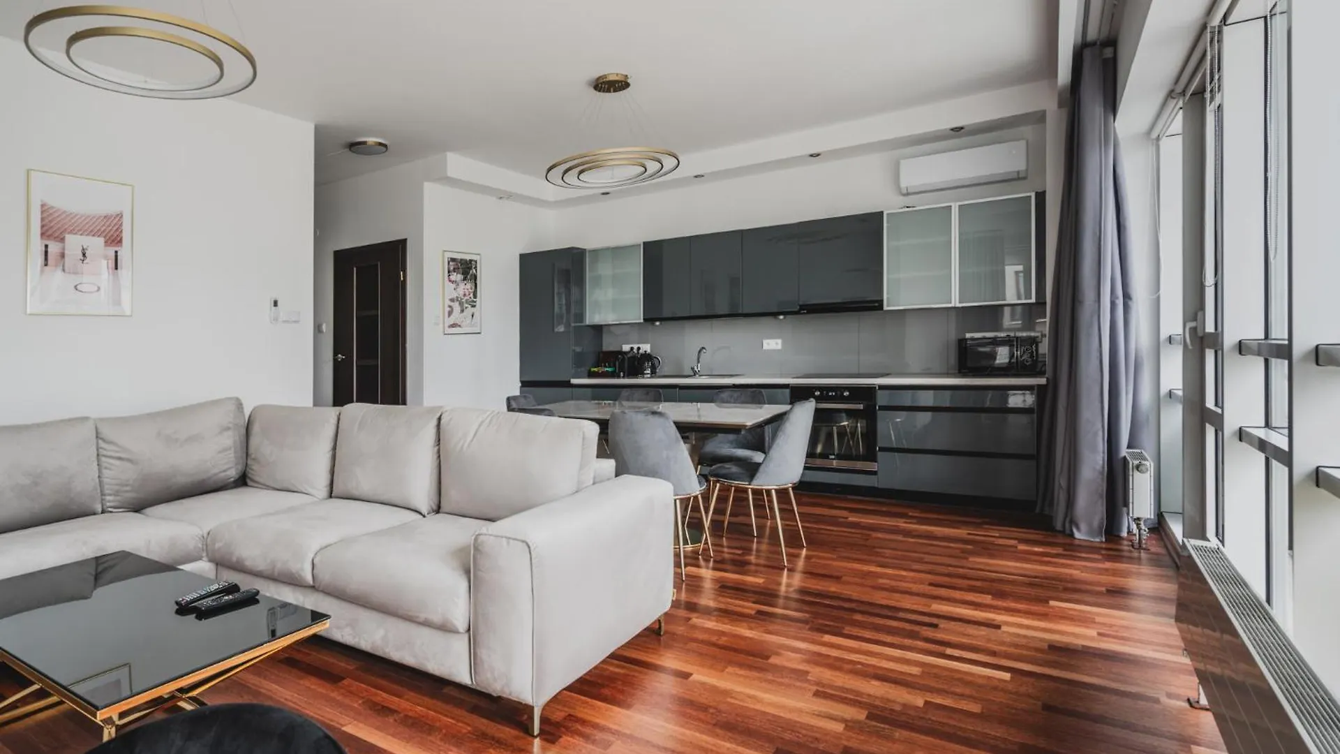 J&K Platinum Towers Apartment Warsaw