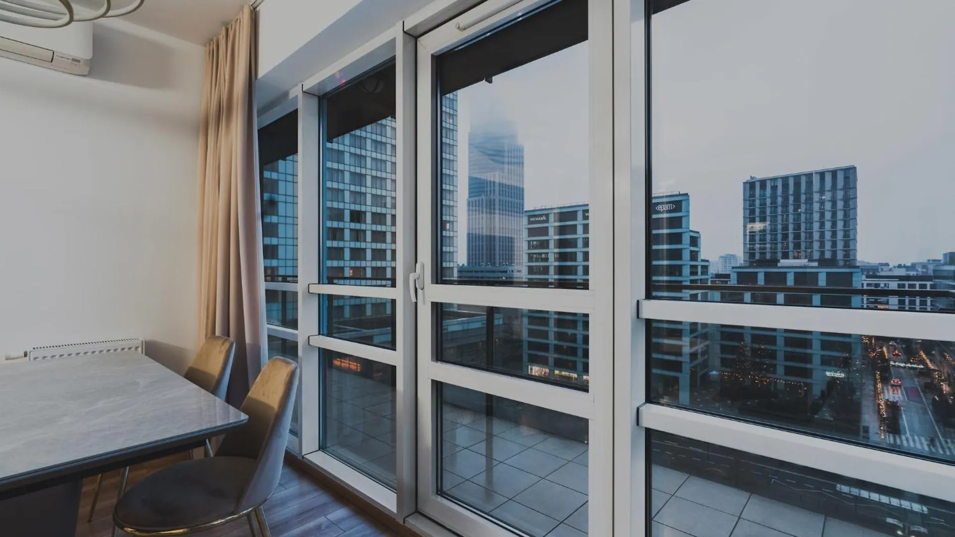 J&K Platinum Towers Apartment Warsaw Poland