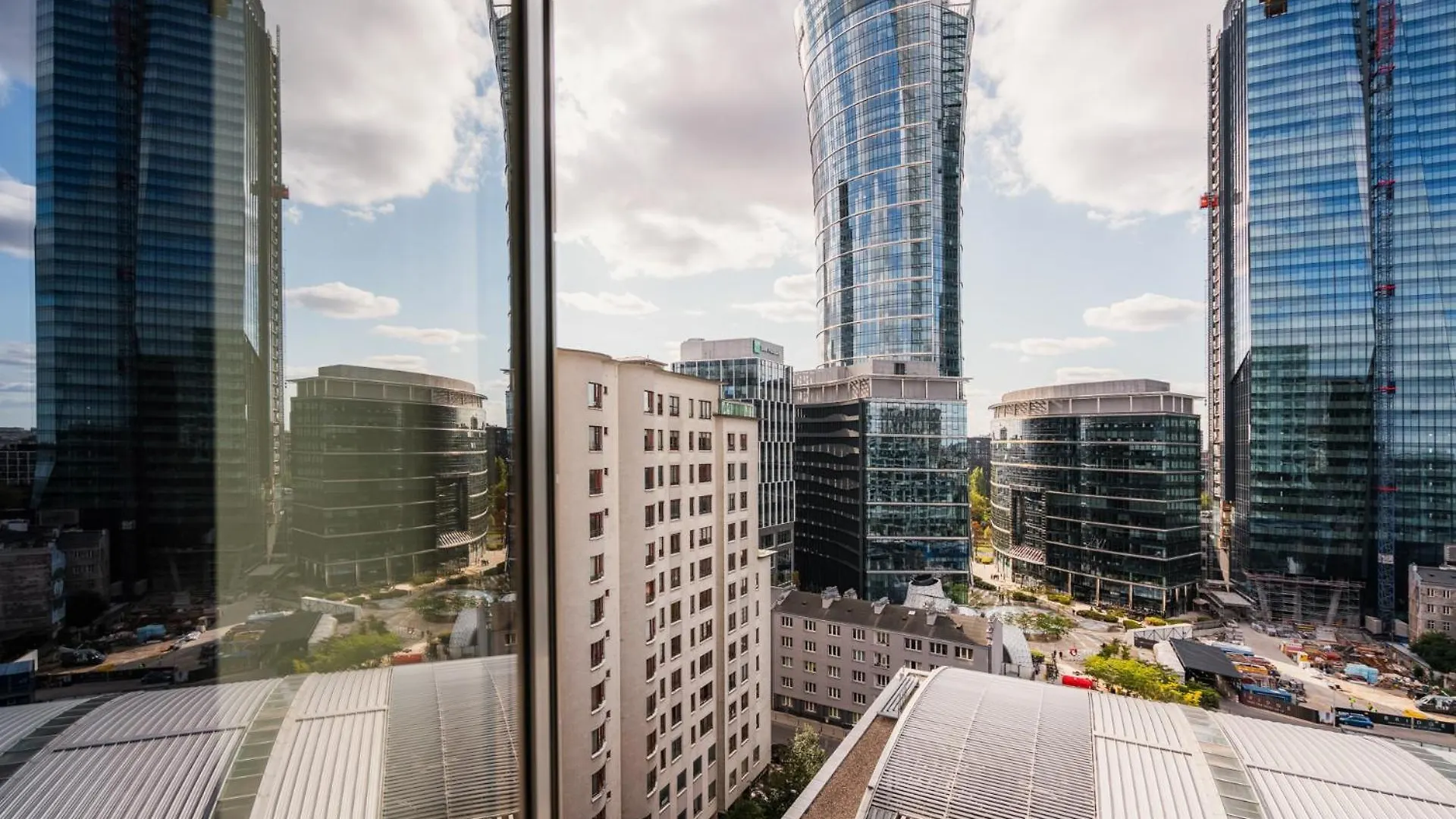 Apartamento Platinum Towers J&K Varsovia 0*,