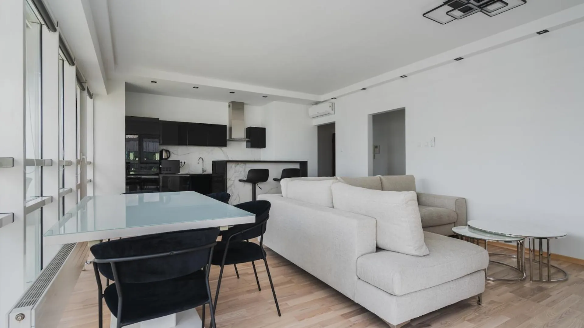 J&K Platinum Towers Apartment Warsaw