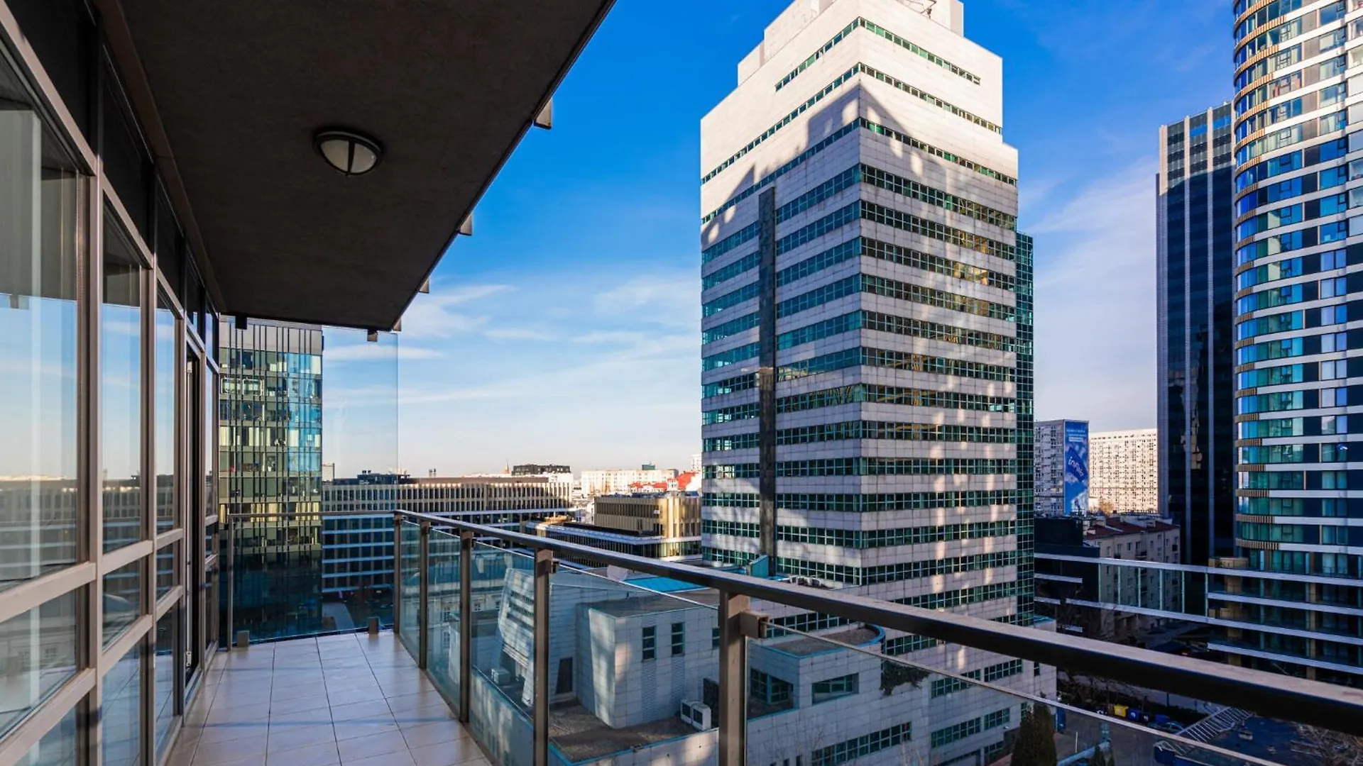 J&K Platinum Towers Apartment Warsaw Poland
