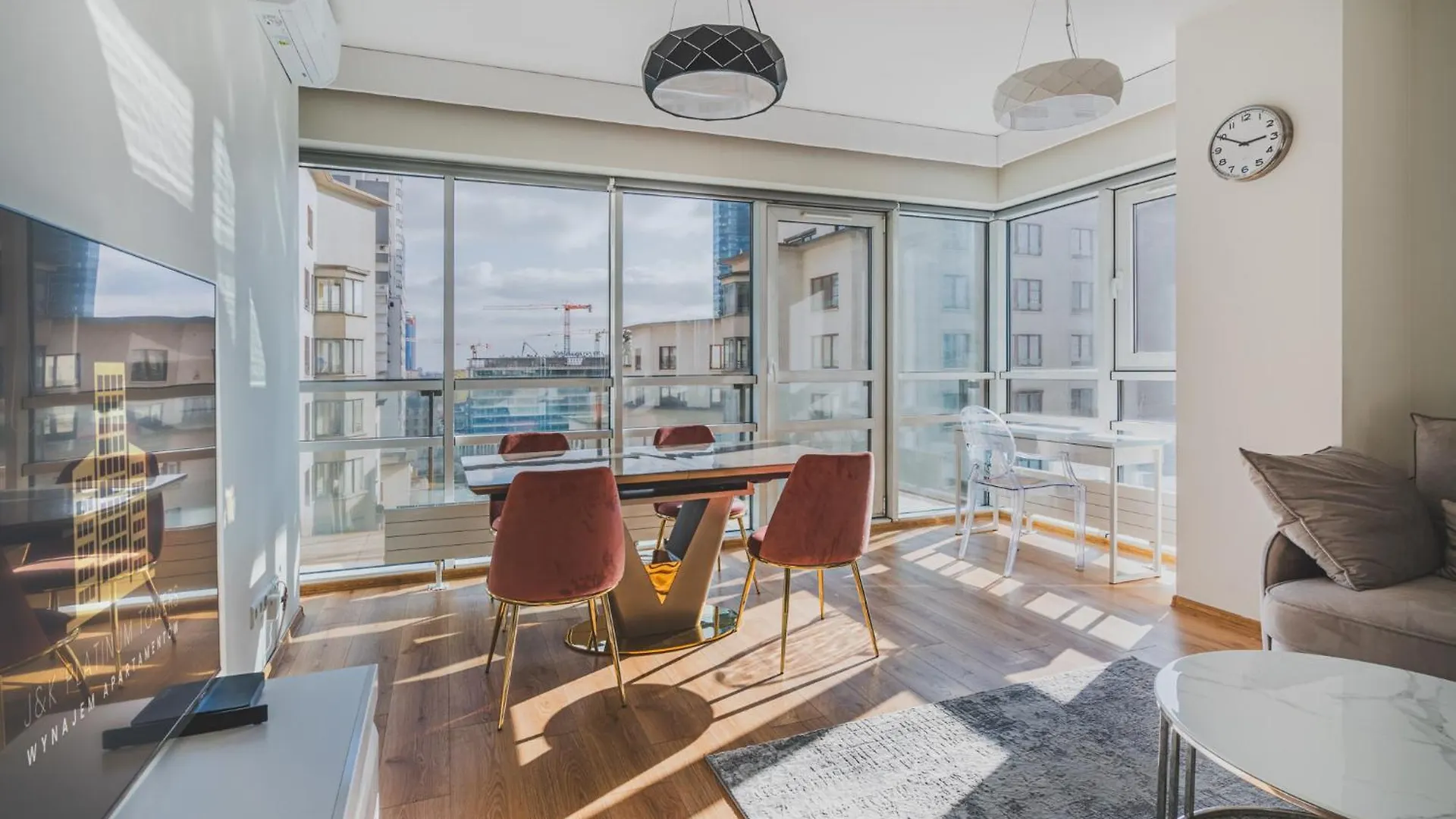 J&K Platinum Towers Apartment Warsaw
