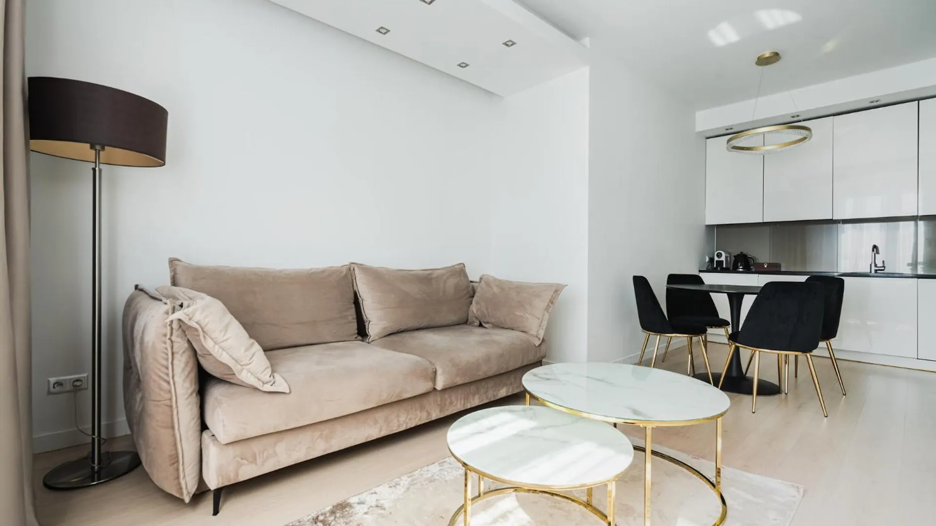 J&K Platinum Towers Apartment Warsaw