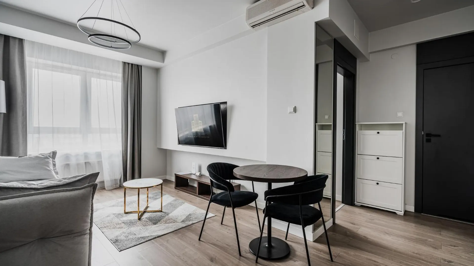 J&K Platinum Towers Apartment Warsaw