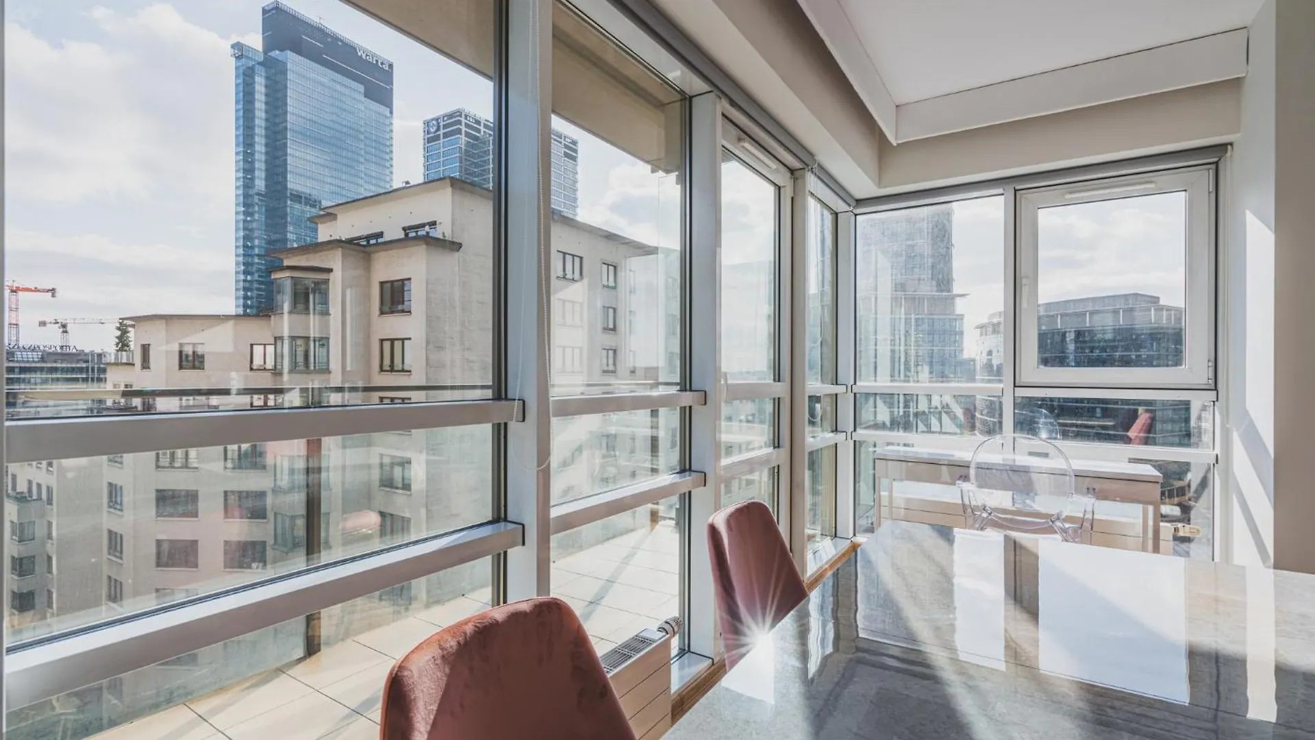 J&K Platinum Towers Apartment Warsaw